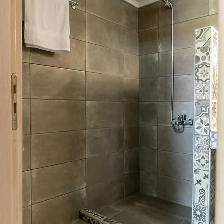 House Rachati * Zaros